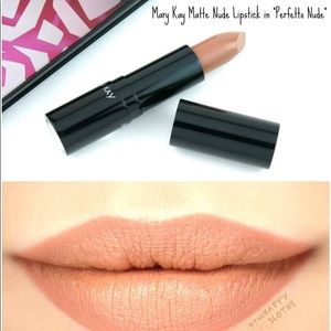 💄 2 for $15 Perfetto Nude Matte Lipstick